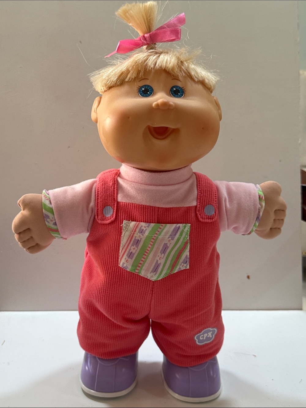 Cabbage Patch 2006-2007 Talking Doll Pink Overalls Doll with Blonde Hair Ribbon